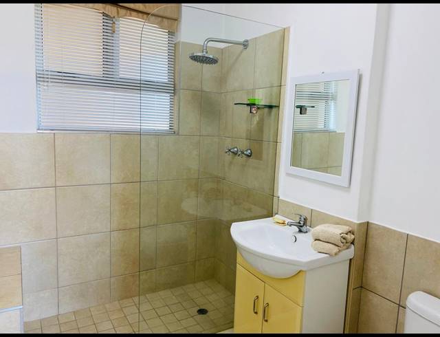 2 BEDROOM APARTMENT FOR SALE IN UMHLANGA CENTRAL